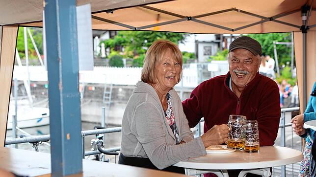 Bild 3: Gute Stimmung beim Hafenfest! Am Wochenende geht es in Staad nochmal rund