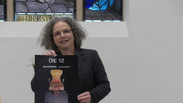 Pfarrerin Susann Illgner freut sich schon auf die Ausstellung in der Christuskirche in Tiengen, in der zwölf Objekte von Henning Diers ...