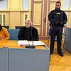 Verteidiger Georg Menz beantragt die Haftentlassung des 41-jährigen Fahrlehrers aus dem Kreis Sigmaringen, der eine Fahrschülerin ...