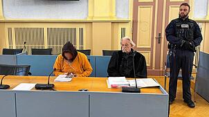 Verteidiger Georg Menz beantragt die Haftentlassung des 41-jährigen Fahrlehrers aus dem Kreis Sigmaringen, der eine Fahrschülerin ...
