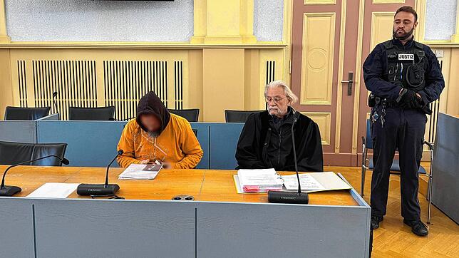 Verteidiger Georg Menz beantragt die Haftentlassung des 41-jährigen Fahrlehrers aus dem Kreis Sigmaringen, der eine Fahrschülerin ...