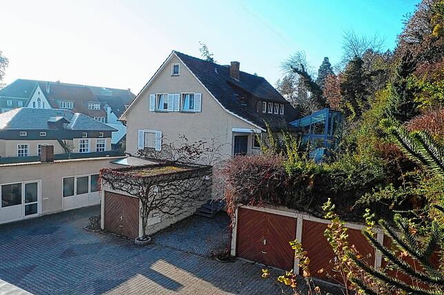 Dieses Gebäude in der Gartenstraße soll abgerissen und durch zwei Neubauten ersetzt werden. Die Anwohner wehren sich gegen Höhe und ...