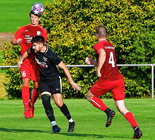 Abwehrschlacht: Stellungsspiel und Kopfballstärke sind beim FC Schlüchttal am Freitagabend in der Partie beim FC Erzingen. Wie es geht, ...