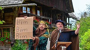 Anselm Säger (links) und Alexander Brüderle, die Zunftoberen der Villinger Narrozunft, in der Klaus Richter ebenfalls aktiv ist, ...