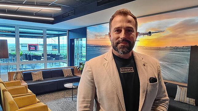 Aus dem Concorde wird das Hotel Sombea. Geschäftsführer Daniel Repp im neu gestalteten Eingangsbereich des Hotels, mit Blick auf die ...