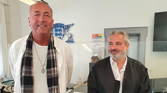Der Angeklagte Udo Schulz (links) mit seinem Konstanzer Verteidiger Tomislav Duzel.