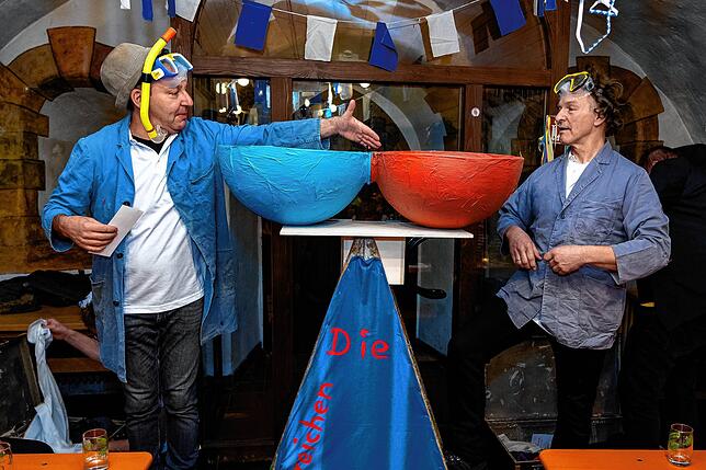 Von der Villinger Kneipenfasnet sind sie nicht mehr wegzudenken, &bdquo;die mit der Leiter&ldquo;. Ihr Markenzeichen, eine wackelige ...