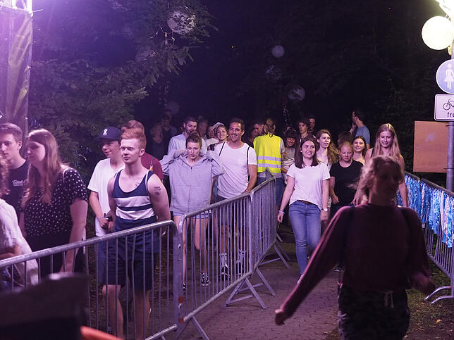 00:09 Uhr: Das letzte Konzert ist gespielt, langsam leert sich das Festivalgelände. Einmal mehr ziegt sich die perfekte Organisationen ...