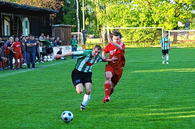 Bild 8: Erinnerungen ans letzte Rheinfelder Derby auf der Richterwiese am 6. Mai 2009