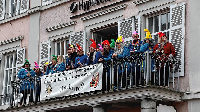 Bild 7: Großer Umzug 2023: Die Zuschauer bestaunen das bunte Treiben in Konstanz