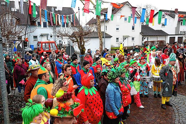 Bild 23: Rathaussturm in Moos: Gemeinde wehrt sich als römische Armee – Die Bilder vom Fasnacht-Spektakel!