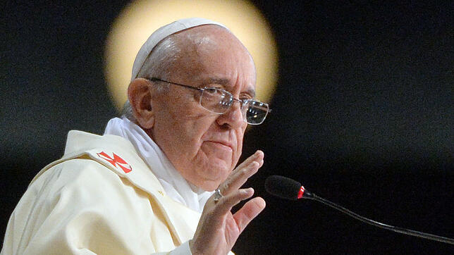 Papst Franziskus während einer Heiligen Messe.