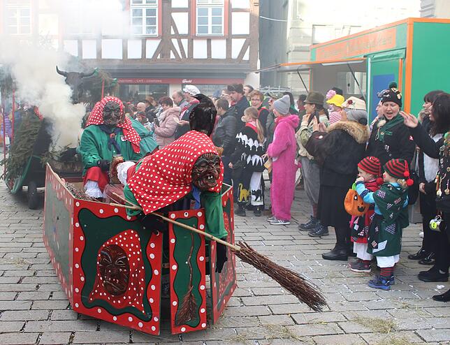 Bild 14: Bilder vom Fasnetsmäntigumzug in Meßkirch