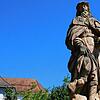 &bdquo;Die ehemalige Brunnenfigur des heiligen Rochus (mit Pestbeule am Oberschenkel) steht seit 1931 auf der Waldshuter ...