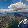 So sieht der Konstanzer Trichter von oben aus: Blick über das Cockpit eines Segelflugzeugs aus dem Jahr 2020.