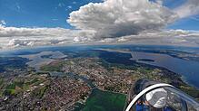 So sieht der Konstanzer Trichter von oben aus: Blick über das Cockpit eines Segelflugzeugs aus dem Jahr 2020.
