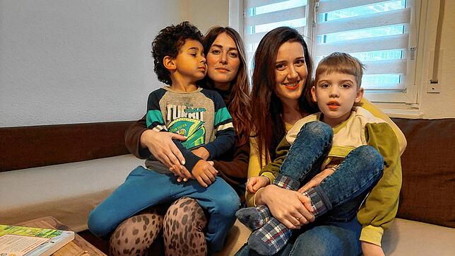 Die Alleinerziehenden Bojana Stojanovic (links) mit Sohn Malachi und ihre Freundin Ekaterina Khmara mit dem sechsjährigen Maximilian ...