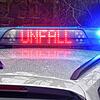 Die Leuchtschrift „Unfall“ ist auf dem Dach eines Streifenwagens zu sehen.