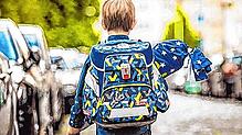 Voller Stolz in den neuen Lebensabschnitt: Der Schulranzen hat für viele Kinder einen großen Wert. Hier ein Symbolbild.
