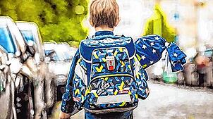 Voller Stolz in den neuen Lebensabschnitt: Der Schulranzen hat für viele Kinder einen großen Wert. Hier ein Symbolbild.