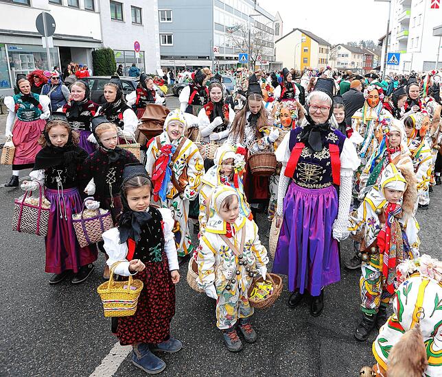 Bild 24: Hunderte Nachwuchsnarren starten beim Donaueschinger Kinderumzug