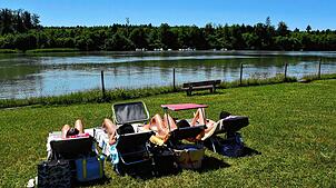 Das Schwimmbad in Schwörstadt liegt direkt am Rhein. Bild: Heinz Vollmar