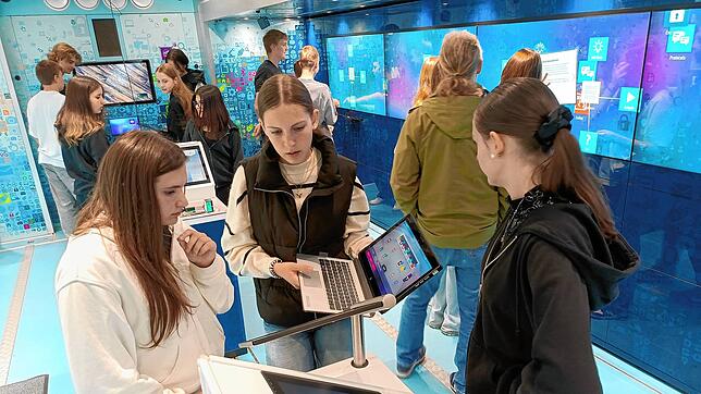 Die Schüler zeigen sich begeistert von den Möglichkeiten, die die Digitalisierung bietet. Foto: Eichendorff-Realschule Gottmadingen