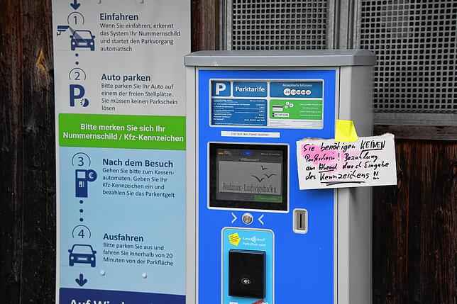 Vorher: So sahen die Automaten aus, die bei der Einführung des neuen Parkleitsystems im Mai aufgestellt wurden. Sie hatten ein kleines ...