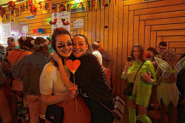 Bild 7: Hexenball Unadingen: Großes Spektakel mit Hexen, Geistern und anderen Narren