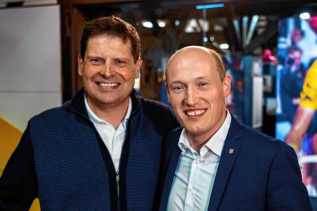 Bad Dürrheims Bürgermeister Jonathan Berggötz (rechts) mit Radsportlegende Jan Ullrich.