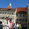 Das Überlinger Rathaus kurz vor dem Narrensturm. Noch wiegen sich der OB und die städtische Verwaltung in Sicherheit. Bild: Sylvia ...