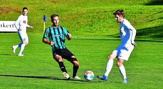 Bild 9: FC Zell übernimmt mit dem 2:1 beim FC Erzingen die Tabellenführung &ndash; und wir haben die Bilder!