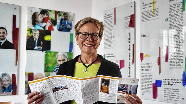 Das neue Programm des Bildungszentrums Singen bietet ein vielfältiges Kursangebot an Präsenz- und Online Veranstaltungen: Im Bild die ...
