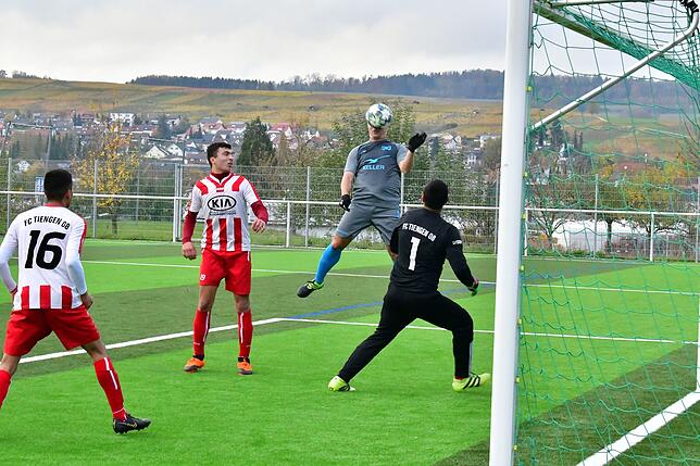 Bild 6: SV Jestetten besiegt den FC Tiengen 08 auf dem Kunstrasen in Erzingen mit 2:0 &ndash; und wir haben Bilder!