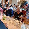 Die Preisträger zur Verkostung im Glas: Im Spiegelsaal des Neuen Schlosses wurden die Urkunden vergeben und die Weine vorgestellt.