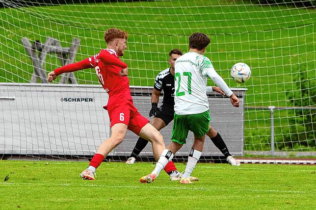 Bild 3: Aufsteiger FC RW Salem besiegt Absteiger DJK Donaueschingen 2:0. Die besten Bilder!