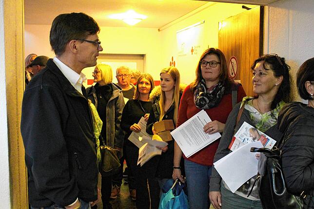 800 lassen sich typisieren: Das Schicksal von Michaela Meyer bewegt die Menschen. Die sechsfache Mutter erkrankt an Leukämie. Dringend ...