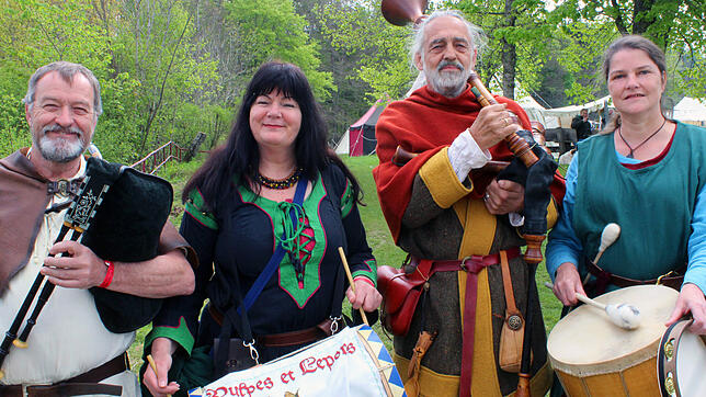 Die Gruppe &bdquo;Vulpes et Lepores&ldquo; sorgte für Musik und gute Stimmung auf dem mittelalterlichen Markt an der Burg Wildenstein an ...