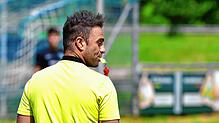 Abpfiff: Schiedsrichter Luigi Satriano vom FC Zell verlässt die Regionalliga und überlässt seinen Platz dem neun Jahre jüngeren Mathias ...