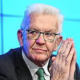 Grünen-Politiker Winfried Kretschmann, Ministerpräsident von Baden-Württemberg, nennt die Einigung der EU-Innenminister auf verschärfte ...