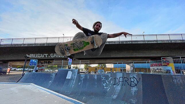 Jacob Mauersberger ist selber leidenschaftlicher Skater und gründete 2019 mit Freunden den Knallbrett Skate-Verein, der an der ...