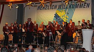 Beim Jahreskonzert des Musikvereins Grießen ist der Publikumsandrang in der Halle viel größer als erwartet. Bild: Herry Panzer