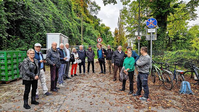 (Archivbild) Bei einem Vor-Ort-Termin an der gesperrten Hoheneggstraße empörten sich Anwohner und Nutzer des beliebten Weges sowie die ...