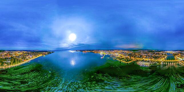 Im Konstanzer Trichter spiegelt sich der Mond. Fotograf Achim Mende berichtet, dass er sich als Kind für die Astronomie begeistert hat. ...