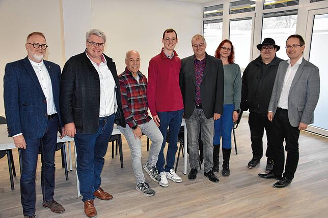 Eine große Runde traf sich mit dem Grünen Bundestagskandidaten Jan-Lukas Schmitt zur Besichtigung des Gesundheitscampus in Bad Säckingen ...