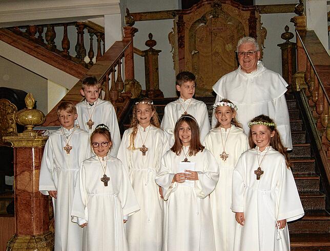 Acht Kinder haben am Sonntag, 4. Oktober, in der Todtmooser Wallfahrtskirche ihre erste heilige Kommunion empfangen. Die ...