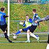 Nicht noch eins: Mit einer Fußabwehr verhindert Tim Rusch einen weiteren Treffer für die SG FC Wehr/Brennet, hier durch Jan Steininger ...