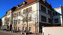 In der Bräunlinger Schule wird derzeit viel für die Sicherheit getan. Dazu gehört ein ans Gebäude (im Schattenbereich) angefügter ...