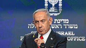 Der israelische Premierminister Benjamin Netanjahu spricht während einer Pressekonferenz. Nun soll er laut Medienberichten angekündigt ...