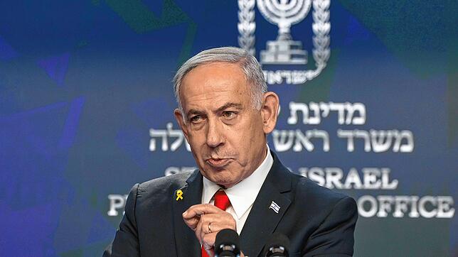 Der israelische Premierminister Benjamin Netanjahu spricht während einer Pressekonferenz. Nun soll er laut Medienberichten angekündigt ...